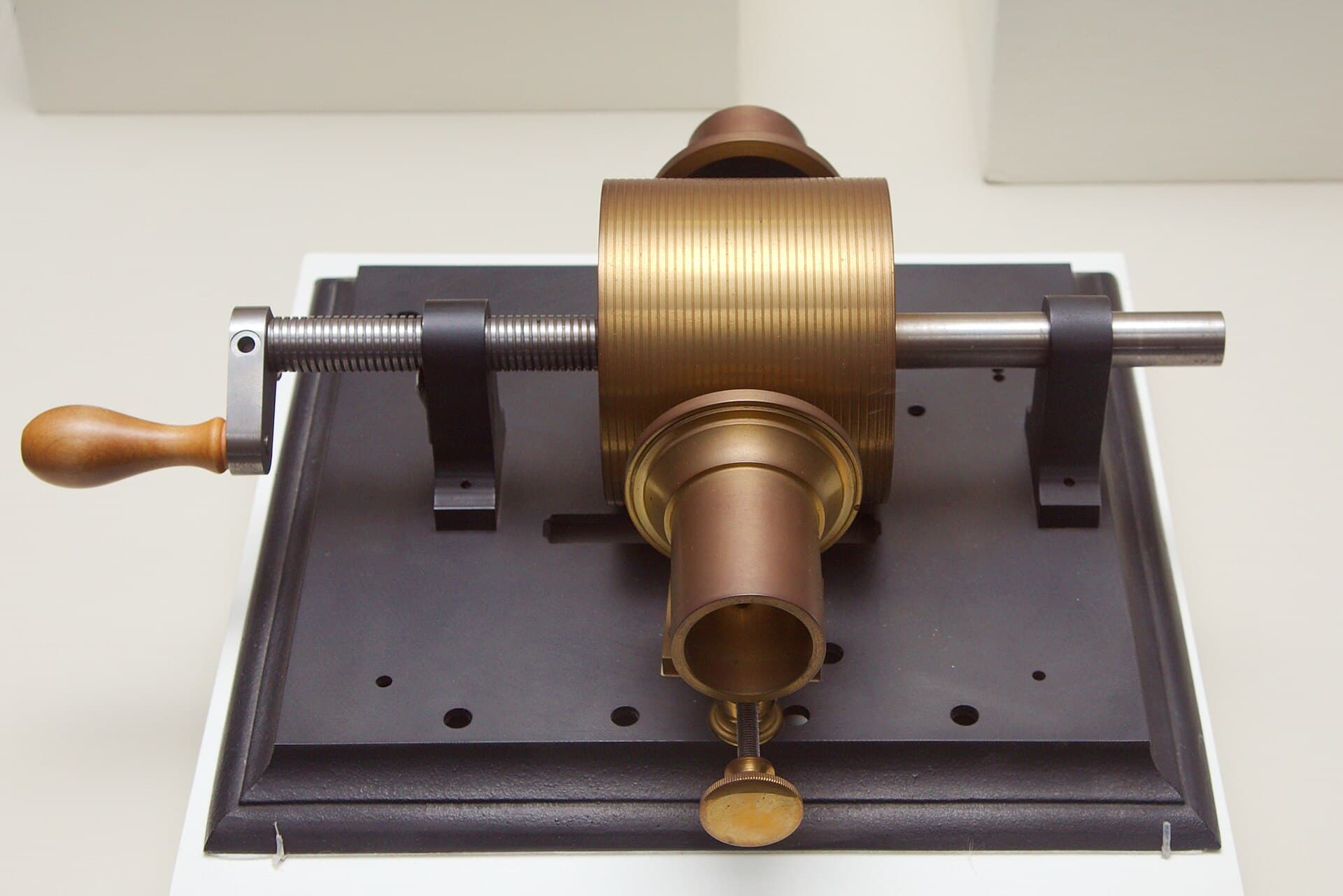 A replica of Edison’s 1877 tinfoil phonograph.